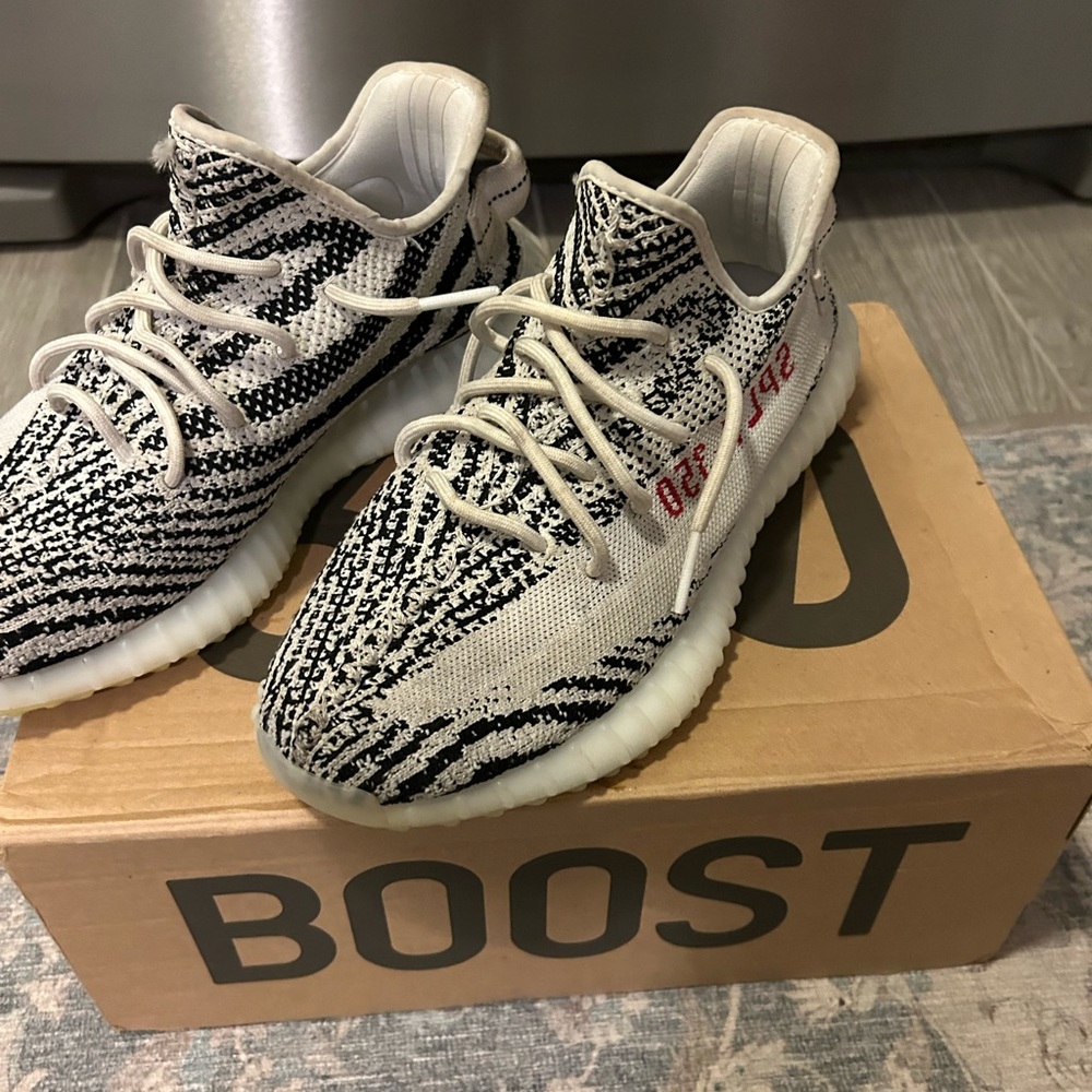 Yeezy boost 350 V2 zebra